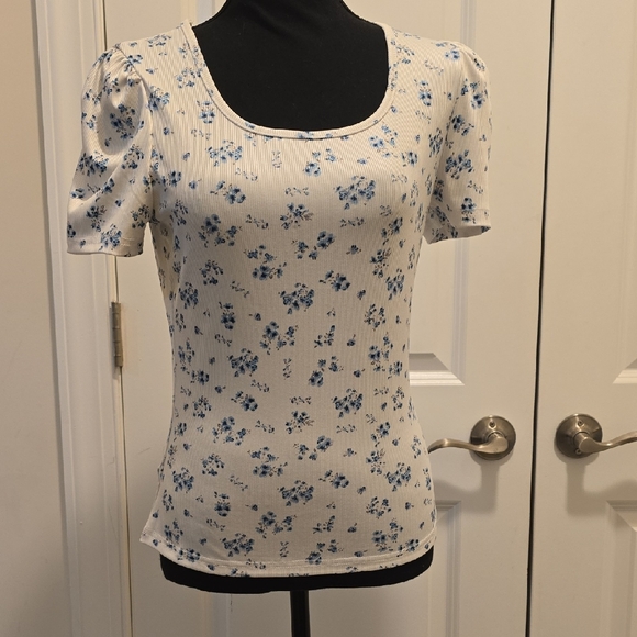 SHEIN Tops - Floral Print Women's Top - Cream and Blue
